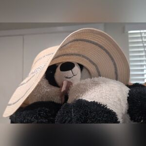 Stylish Cream & Silver Sun Hat. Excellent Like-New Condition.